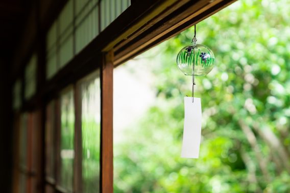 古民家の庭 風鈴